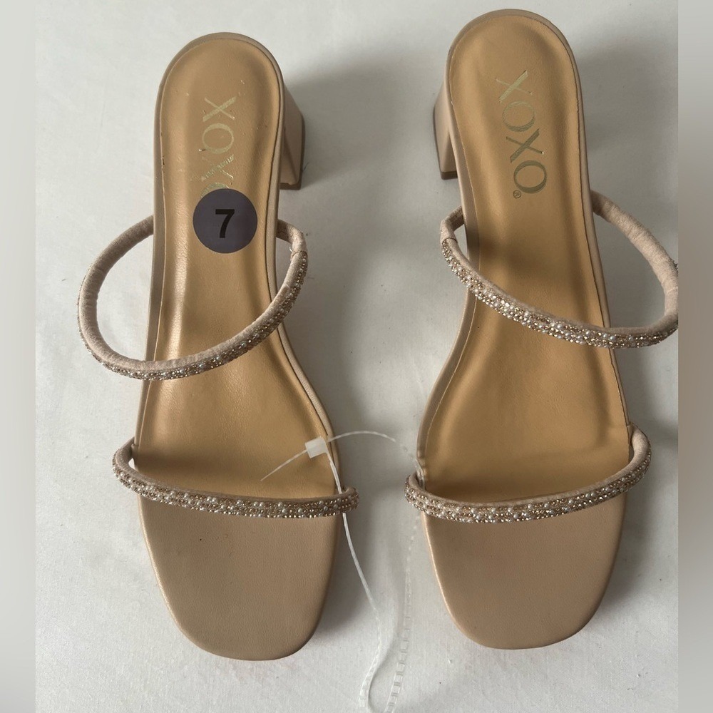 XOXO Women's Tan Open Toe Crystal Straps Sandals, Size 7M, Brand New